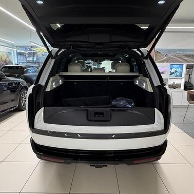 2025 Land Rover Range Rover P530 SE