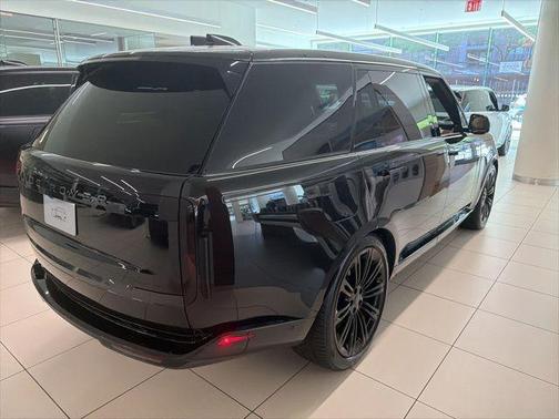 Santorini Black Metallic 2026 Land Rover Range Rover P530 Autobiography