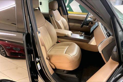 Santorini Black Metallic 2024 Land Rover Range Rover P400 SE