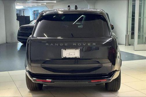 Santorini Black Metallic 2024 Land Rover Range Rover P400 SE