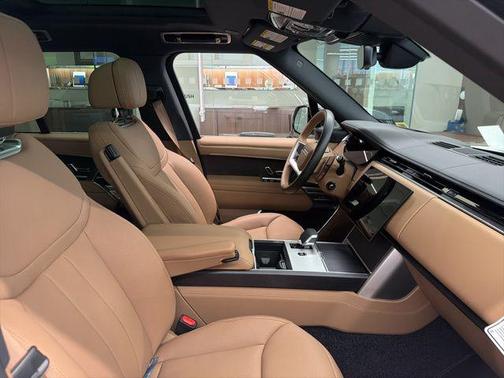 Fuji White 2026 Land Rover Range Rover P530 SE