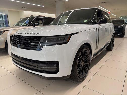 Fuji White 2026 Land Rover Range Rover P530 SE