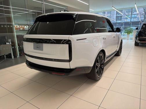 Fuji White 2026 Land Rover Range Rover P530 SE