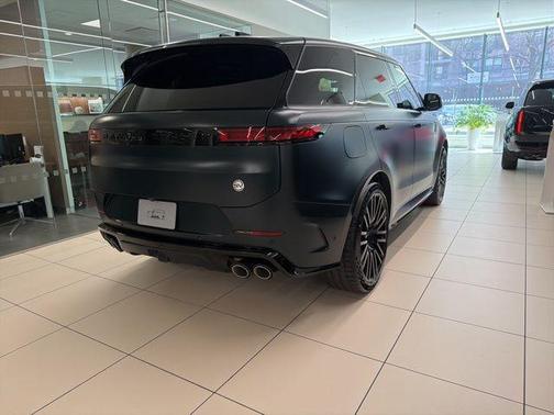 British Racing Green SV Bespoke Ultra Met Satin 2026 Land Rover Range Rover SV