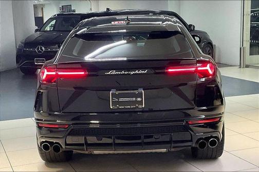 Nero Helene Metallic 2021 Lamborghini Urus Base