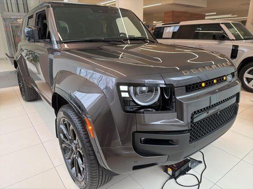 2026 Land Rover Defender 110 V8