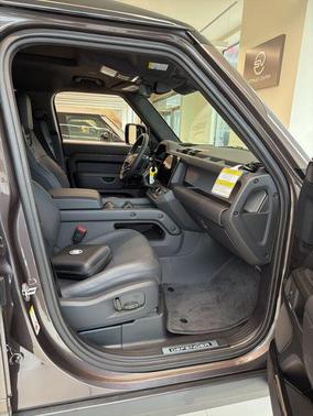 2026 Land Rover Defender 110 V8