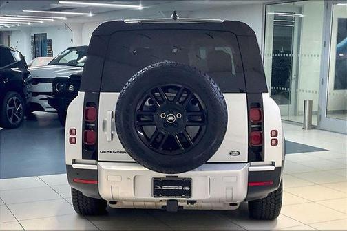 Hakuba Silver Metallic 2023 Land Rover Defender 130 S