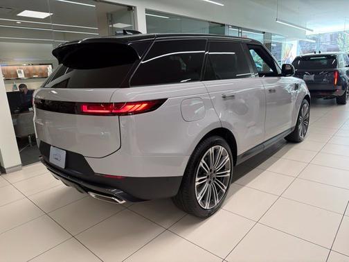 Borasco Grey Metallic 2027 Land Rover Range Rover Sport SE