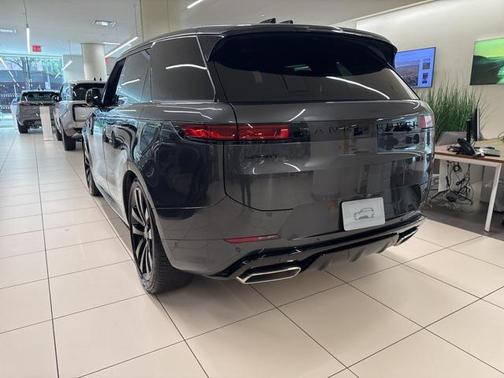 2025 Land Rover Range Rover Sport SE