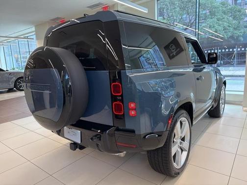 2025 Land Rover Defender 90 P400 X-Dynamic SE