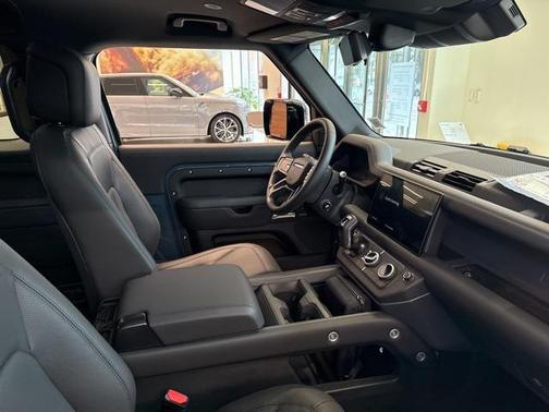 2025 Land Rover Defender 90 P400 X-Dynamic SE