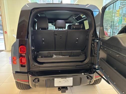 2025 Land Rover Defender 90 P400 X-Dynamic SE