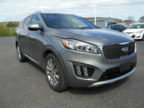 Gray 2016 Kia Sorento SXL