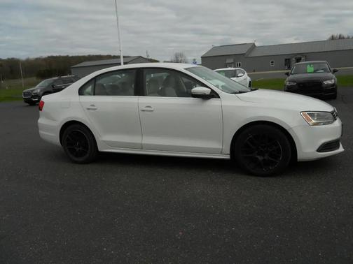 White 2013 Volkswagen Jetta SE