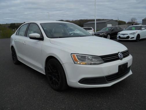 White 2013 Volkswagen Jetta SE