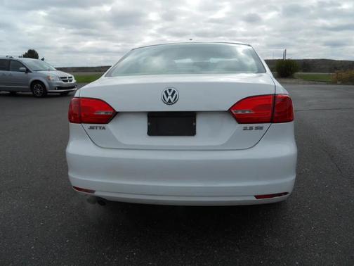 White 2013 Volkswagen Jetta SE