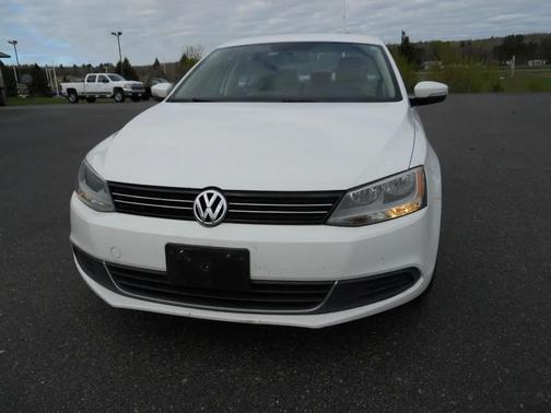 White 2013 Volkswagen Jetta SE