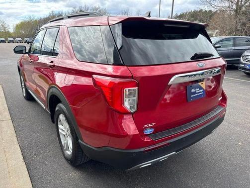 Rapid Red Metallic Tinted Clearcoat 2024 Ford Explorer XLT