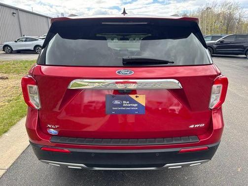 Rapid Red Metallic Tinted Clearcoat 2024 Ford Explorer XLT