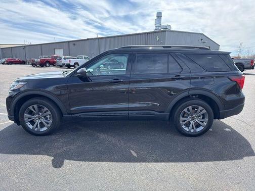 Agate Black Metallic 2026 Ford Explorer Active