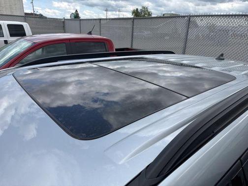 Iconic Silver Metallic 2022 Ford Explorer XLT