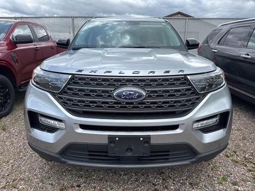 Iconic Silver Metallic 2022 Ford Explorer XLT