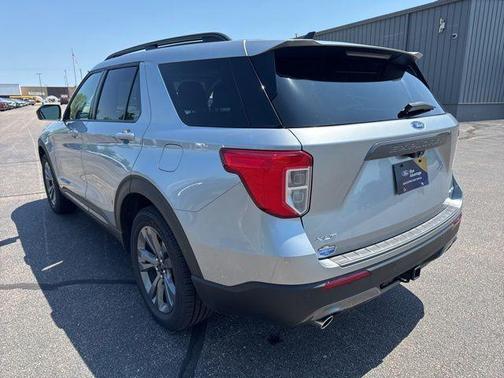 Iconic Silver Metallic 2022 Ford Explorer XLT