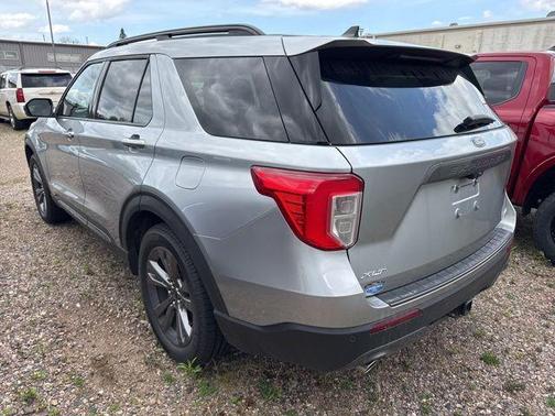 Iconic Silver Metallic 2022 Ford Explorer XLT