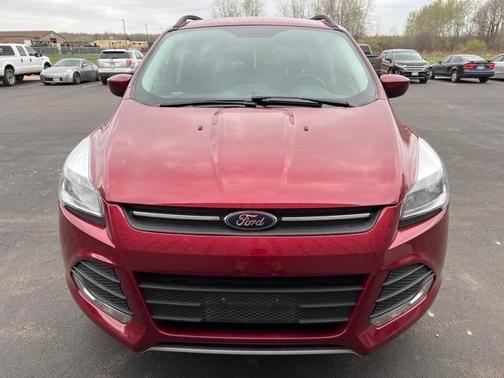 Photo 2 of 6 of 2016 Ford Escape SE