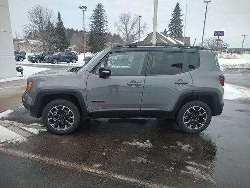 2023 Jeep Renegade Trailhawk