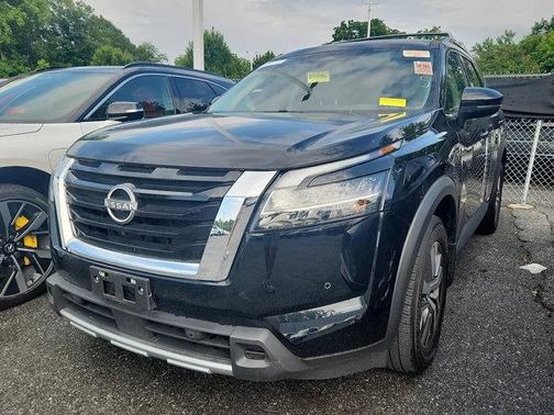 2023 Nissan Pathfinder SL