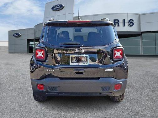 Black Clearcoat 2022 Jeep Renegade Latitude