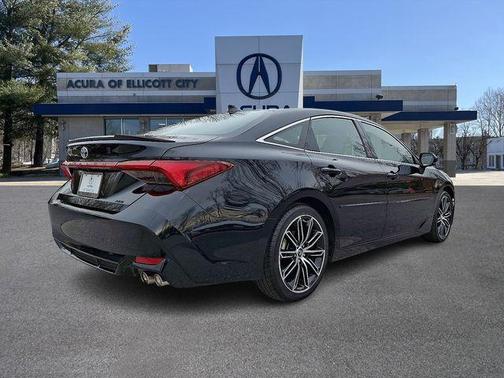 Midnight Black Metallic 2019 Toyota Avalon XSE