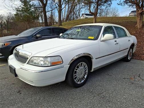 2010 Lincoln Town Car Signature Limited