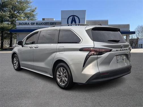 2024 Toyota Sienna XLE
