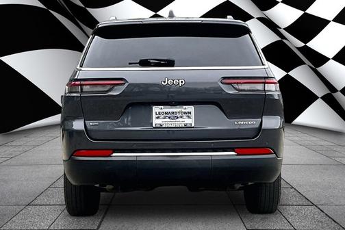 Metallic 2022 Jeep Grand Cherokee LAREDO