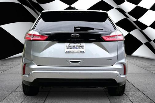ICONIC SILVER 2022 Ford Edge SE
