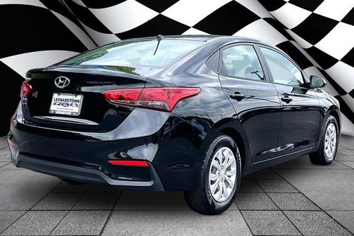 Absolute Black 2022 Hyundai Accent SE