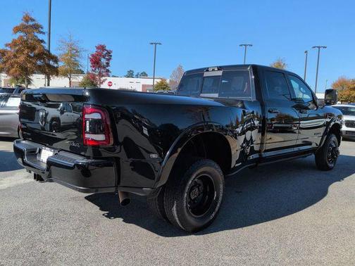 2024 RAM 3500 Limited Crew Cab 4x4 8' Box