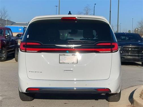 2025 Chrysler Pacifica L