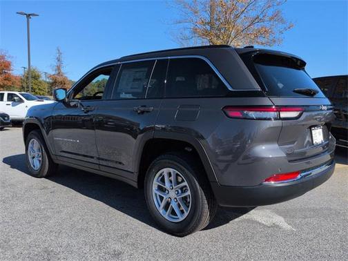 2025 Jeep Grand Cherokee Laredo