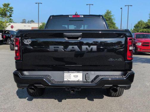 Diamond Black Crystal Pearlcoat 2026 RAM 1500 Express