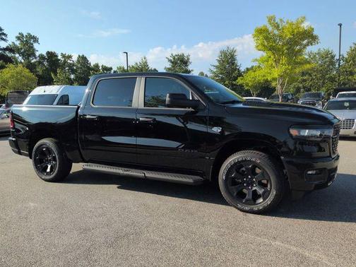 Diamond Black Crystal Pearlcoat 2026 RAM 1500 Express
