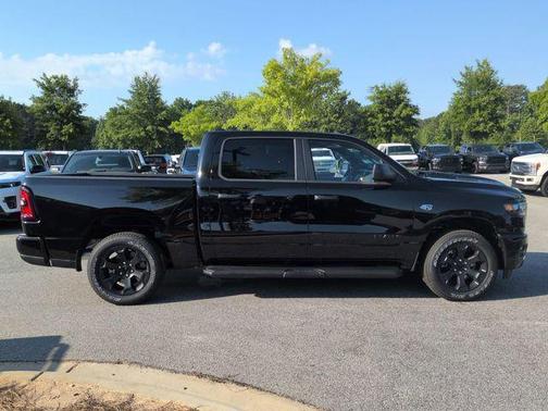 Diamond Black Crystal Pearlcoat 2026 RAM 1500 Express