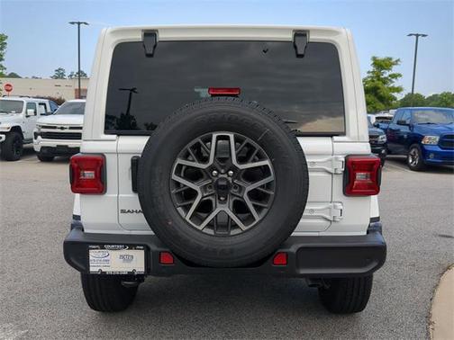 2025 Jeep Wrangler 4-Door Sahara 4x4