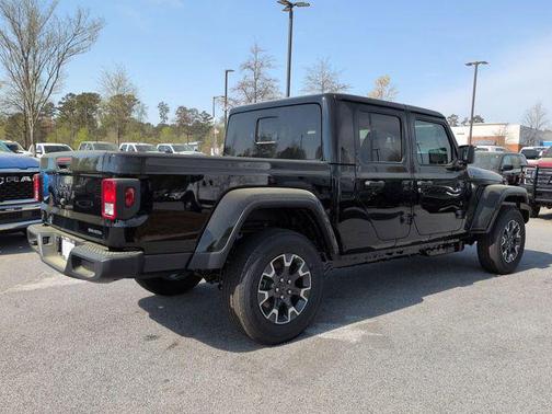 Black Clearcoat 2026 Jeep Gladiator Sahara 4x4