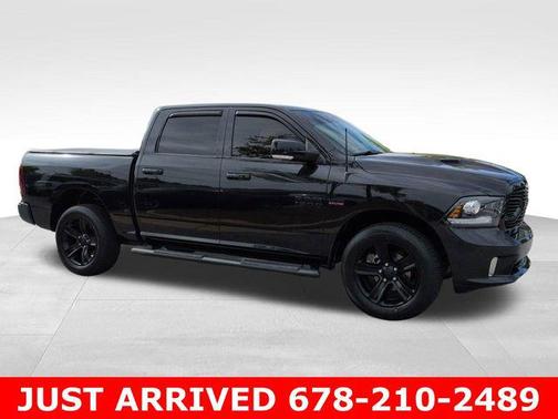 Brilliant Black Crystal Pearlcoat 2018 RAM 1500 Sport