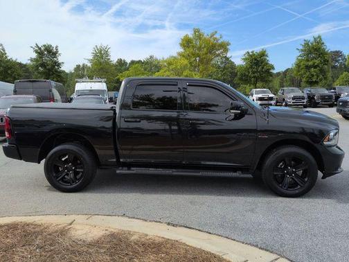 Brilliant Black Crystal Pearlcoat 2018 RAM 1500 Sport