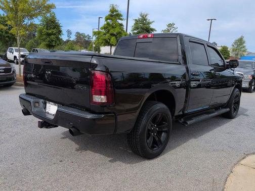 Brilliant Black Crystal Pearlcoat 2018 RAM 1500 Sport